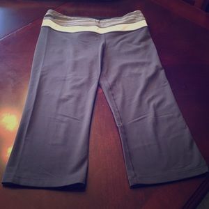 Lululemon cropped athletic yoga pants.